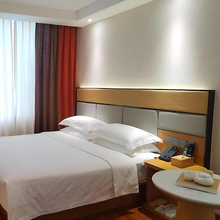 Greentree Inn Geermu Walking Street Business Hotel Golmud Extérieur photo