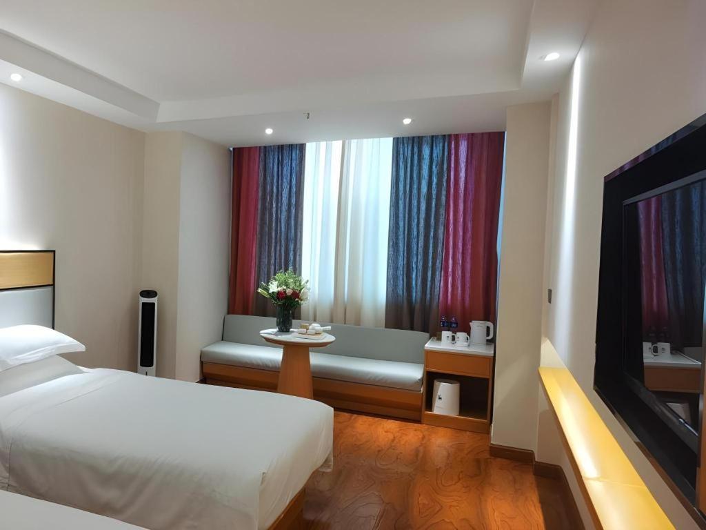 Greentree Inn Geermu Walking Street Business Hotel Golmud Extérieur photo
