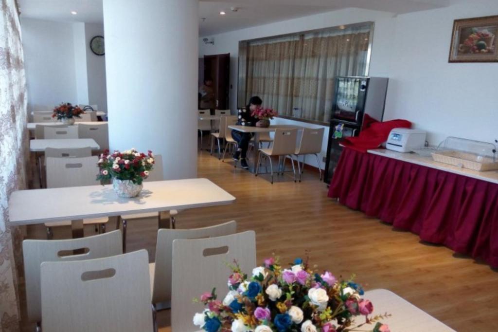 Greentree Inn Geermu Walking Street Business Hotel Golmud Extérieur photo