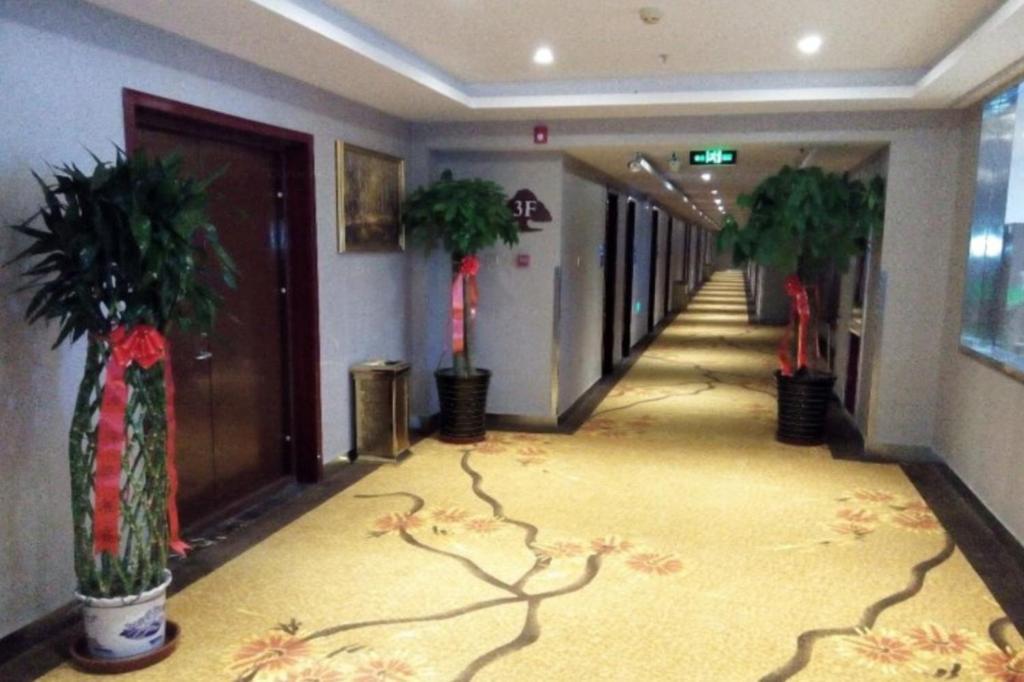 Greentree Inn Geermu Walking Street Business Hotel Golmud Extérieur photo