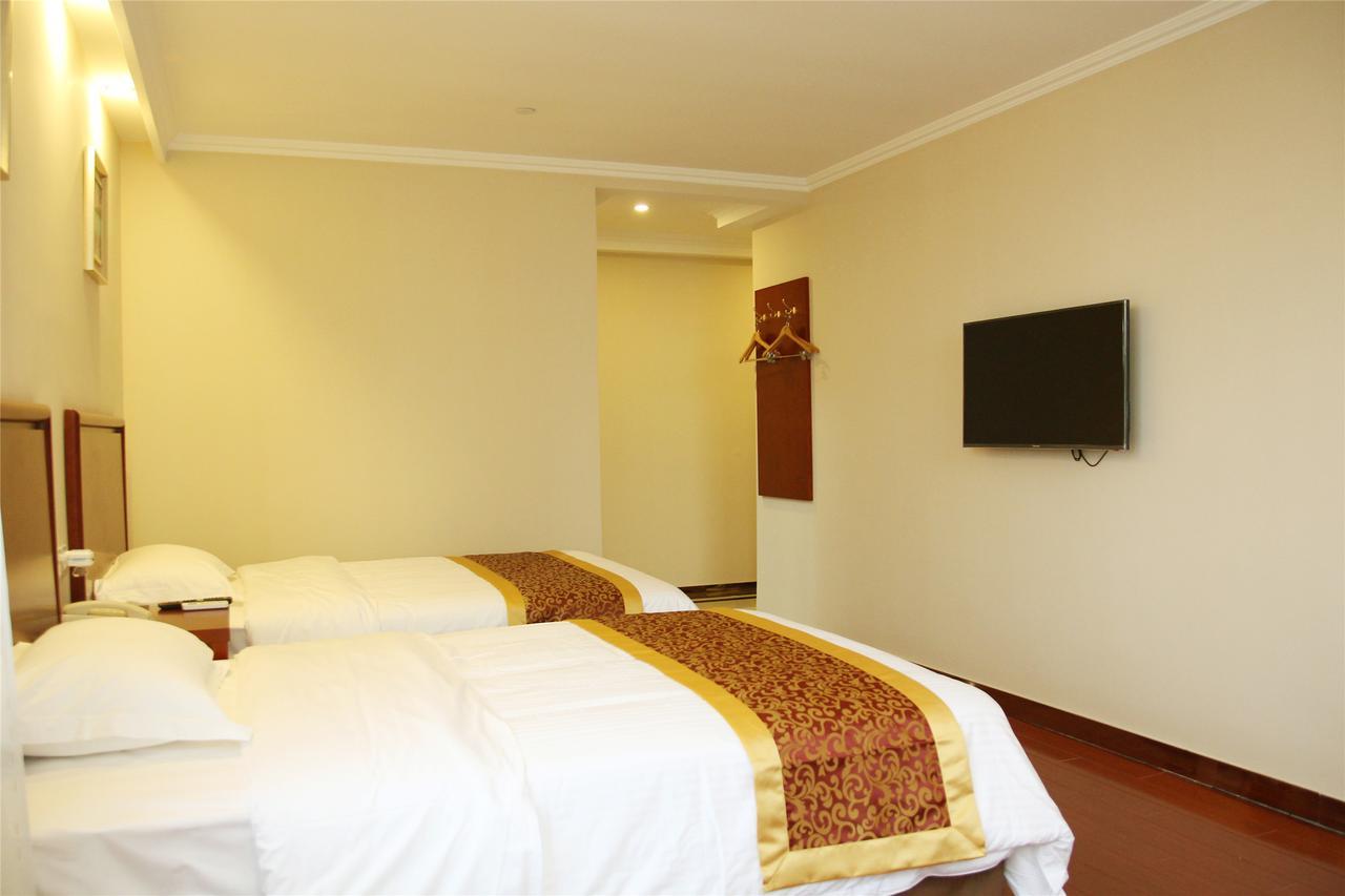 Greentree Inn Geermu Walking Street Business Hotel Golmud Extérieur photo